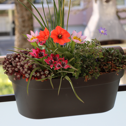 Balcony hanger one-sided with reservoir