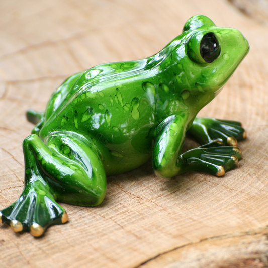 Frosch grün sitzend