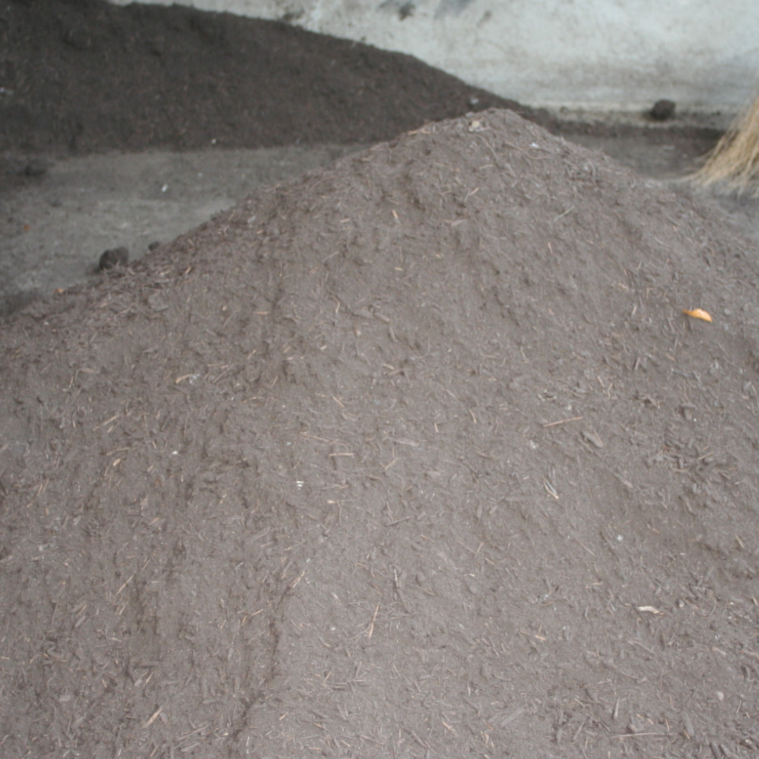Compost sieved with 5% biochar loose