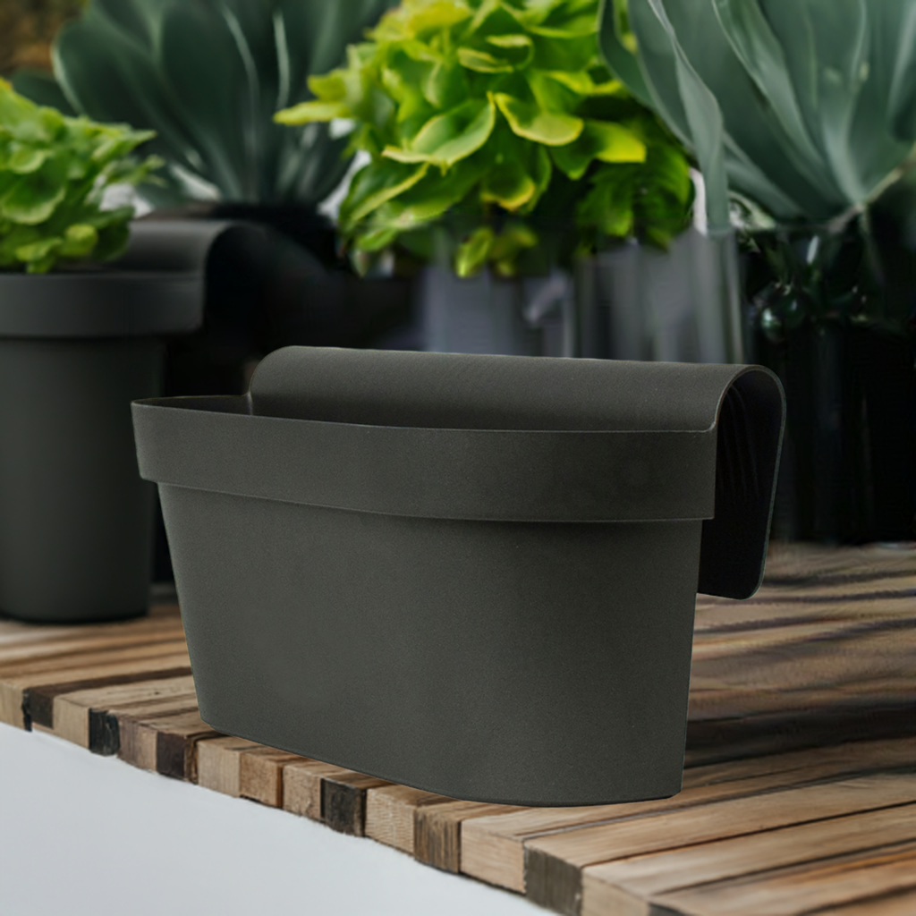 Balcony hanger one-sided with reservoir